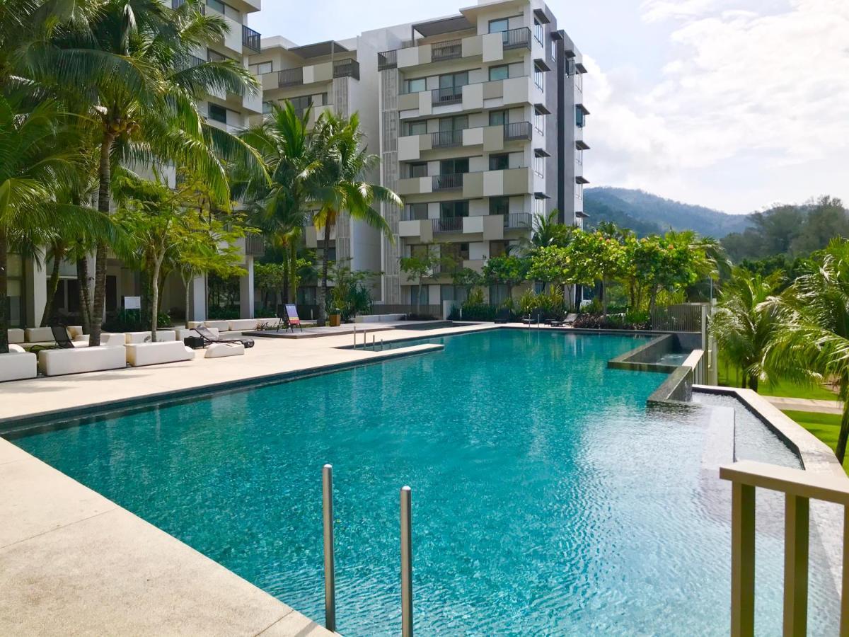By The Beach - Luxury 2 Bedrooms Family Suite Batu Ferringhi Exterior photo